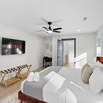 Holiday home 4 Kings-1 Queen-gameroom-lounge-luxury Home-4k1q2t Charlotte