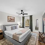 4 Kings-1 Queen-gameroom-lounge-luxury Home-4k1q2t Charlotte
