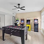 4 Kings-1 Queen-gameroom-lounge-luxury Home-4k1q2t