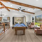 4 Kings-1 Queen-gameroom-lounge-luxury Home-4k1q2t Charlotte