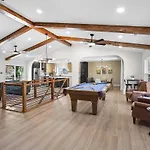 4 Kings-1 Queen-gameroom-lounge-luxury Home-4k1q2t Holiday home