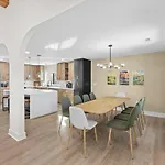 4 Kings-1 Queen-gameroom-lounge-luxury Home-4k1q2t *