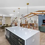 4 Kings-1 Queen-gameroom-lounge-luxury Home-4k1q2t Holiday home *