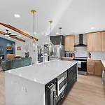 4 Kings-1 Queen-gameroom-lounge-luxury Home-4k1q2t *