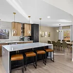 4 Kings-1 Queen-gameroom-lounge-luxury Home-4k1q2t Holiday home Charlotte