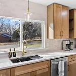 Holiday home 4 Kings-1 Queen-gameroom-lounge-luxury Home-4k1q2t Charlotte