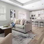 Landing Apartments - Zora University