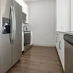 Landing Beautiful 1Bd Pool Gym