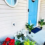 Cozy Corner Escape Entire In *