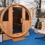 Holiday home Teeni Santorini Hot Tub Sauna And Rl Therapy