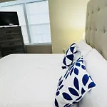 Cozy Corner Escape Entire In Holiday home *