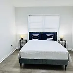Cozy Corner Escape Entire In Holiday home Charlotte