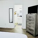 Holiday home Cozy Corner Escape Entire In Charlotte