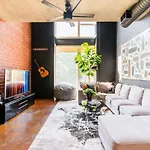 Obsidian 20ft Glass Sauna & Free Parking *