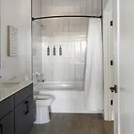 Apartment Landing Beautiful 1bd In Uptown *