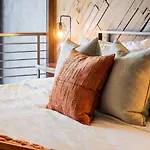 Obsidian 20ft Glass Sauna & Free Parking Charlotte