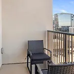Landing Beautiful 1bd In Uptown Apartment