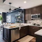 Obsidian 20ft Glass Sauna & Free Parking Apartment