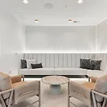 Landing Beautiful 1bd In Uptown *