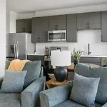 Landing Beautiful 1bd In Uptown *