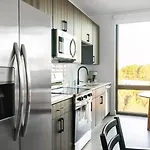 Landing Beautiful 1bd In Uptown *