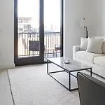 Landing Beautiful 1bd In Uptown Apartment *