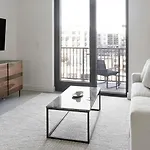 Landing Beautiful 1bd In Uptown Apartment *