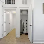 Skyline Retreat - Free Parking, Pool, Balcony
