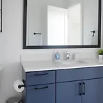 Landing Beautiful 1bd In Uptown Apartment *