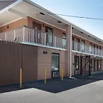 Rodeway North End 2*