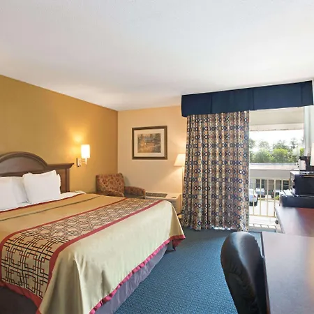 Days By Wyndham Charlotte/woodlawn Near Carowinds