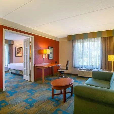 La Quinta By Wyndham Airport South Hotel