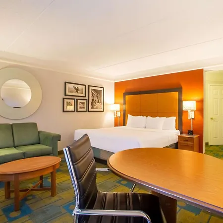 La Quinta By Wyndham Airport South Hotel 3*