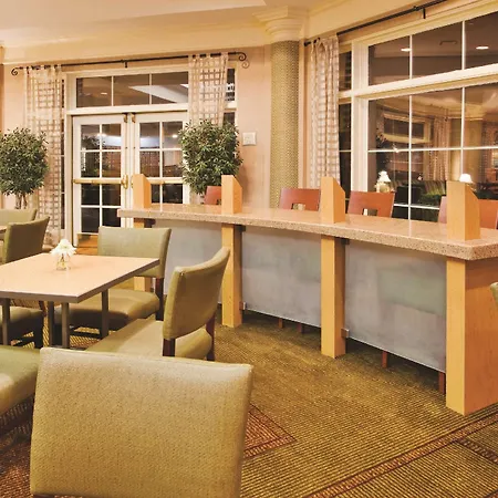 La Quinta By Wyndham Airport South Hotel