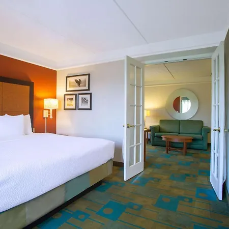 Hotel La Quinta By Wyndham Airport South 3*