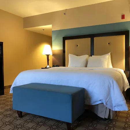 Hampton & Charlotte-airport 3*