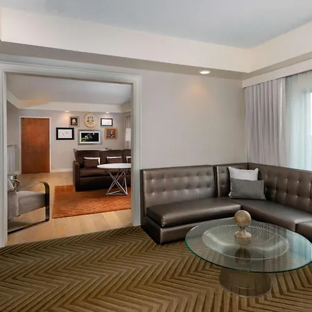 Hilton Airport 4*