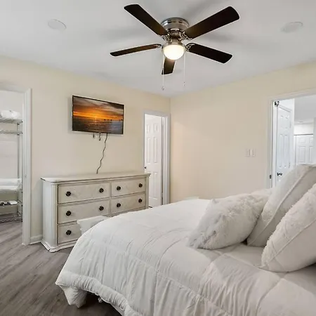Cozy 2 Bedroom Duplex In Charlotte, Jacuzzi, Sleeps 6 2