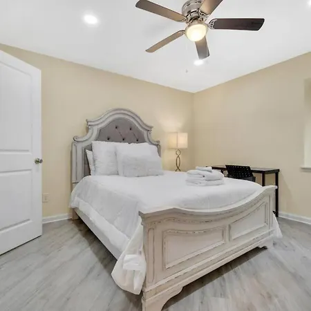 Cozy 2 Bedroom Duplex In Charlotte, Jacuzzi, Sleeps 6 2 * Charlotte