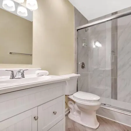 Holiday home Cozy 2 Bedroom Duplex In Charlotte, Jacuzzi, Sleeps 6 2