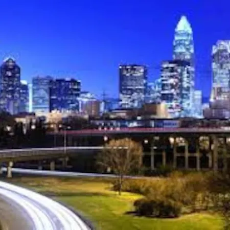 Cozy 2 Bedroom Duplex In Charlotte, Jacuzzi, Sleeps 6 2 Holiday home