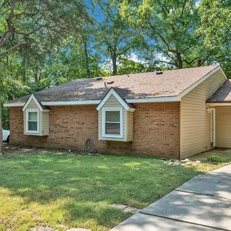 Cozy 2 Bedroom Duplex In Charlotte, Jacuzzi, Sleeps 6 2 Charlotte