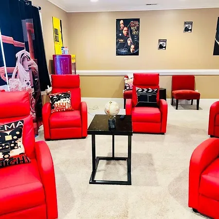 King Bed • Gameroom• Hometheater Holiday home