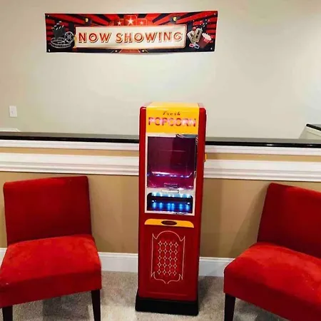 Holiday home King Bed • Gameroom• Hometheater Charlotte