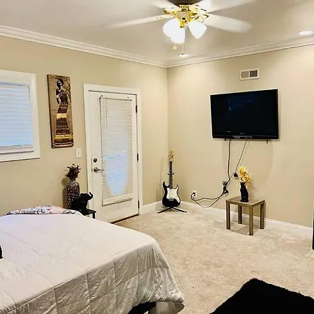 King Bed • Gameroom• Hometheater Holiday home *