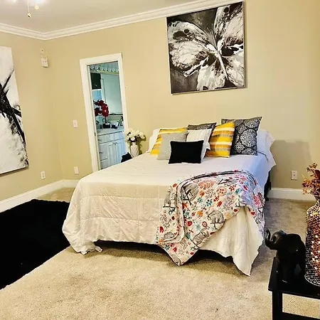 King Bed • Gameroom• Hometheater *