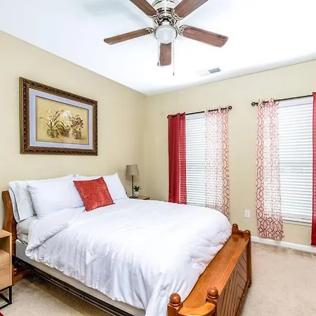 Near Uptown 3br 1.5 Bth Free Parking Free Wifi Charlotte