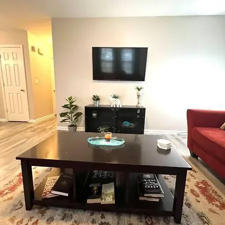 Near Uptown 3br 1.5 Bth Free Parking Free Wifi Holiday home *