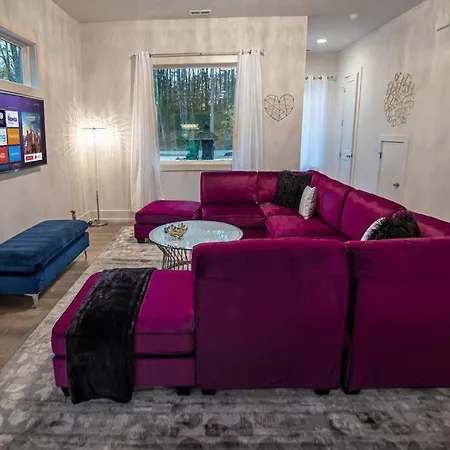 Gorgeous Glam House Across From Park - 3 Bedrooms!
