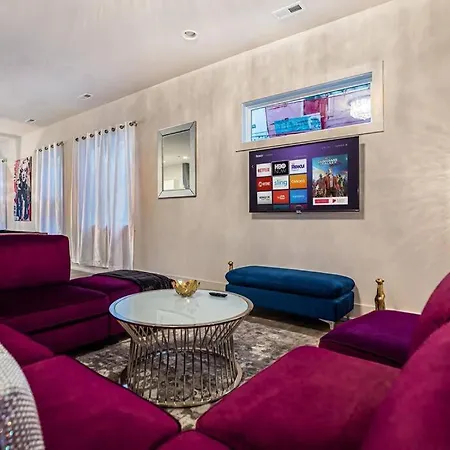 Holiday home Gorgeous Glam House Across From Park - 3 Bedrooms!